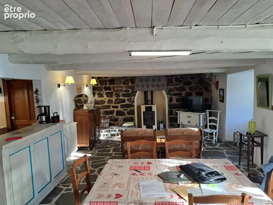 Ancienne petite chaumière au toit de lauzes sur 6000 m2 de terrain - photo 6