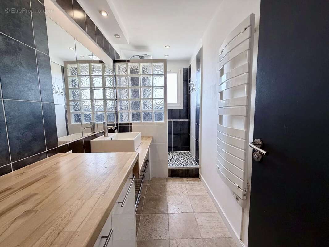 Appartement à GUILHERAND-GRANGES