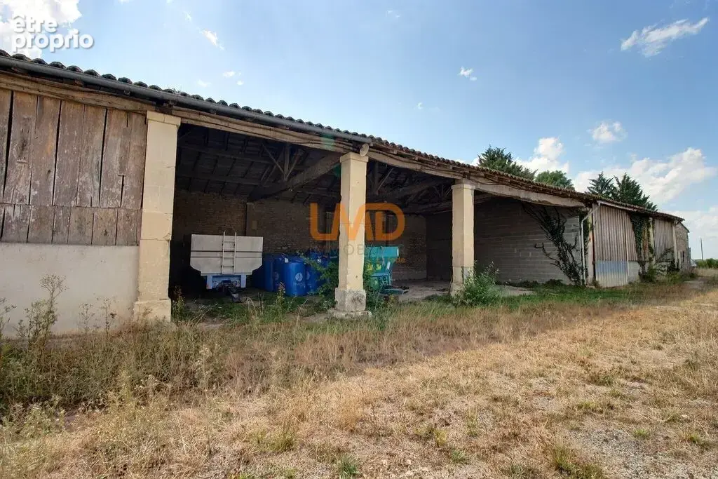 Maison à rénover avec nombreuses dépendances - photo 14