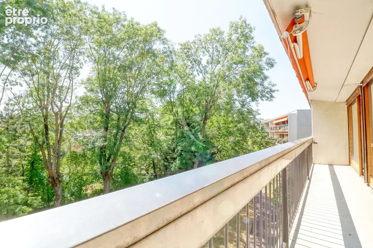 Appartement traversant 4 pièces 76 m² - Calme absolu au coeur d'une résidence familiale arborée - photo 4