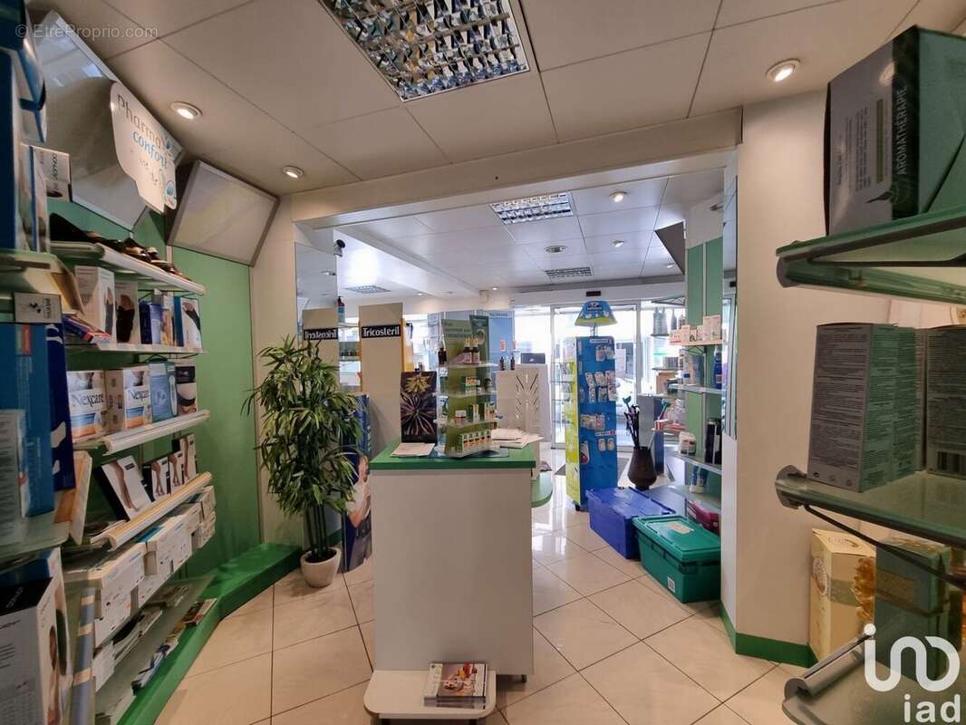 Photo 5 - Commerce à CHATELLERAULT