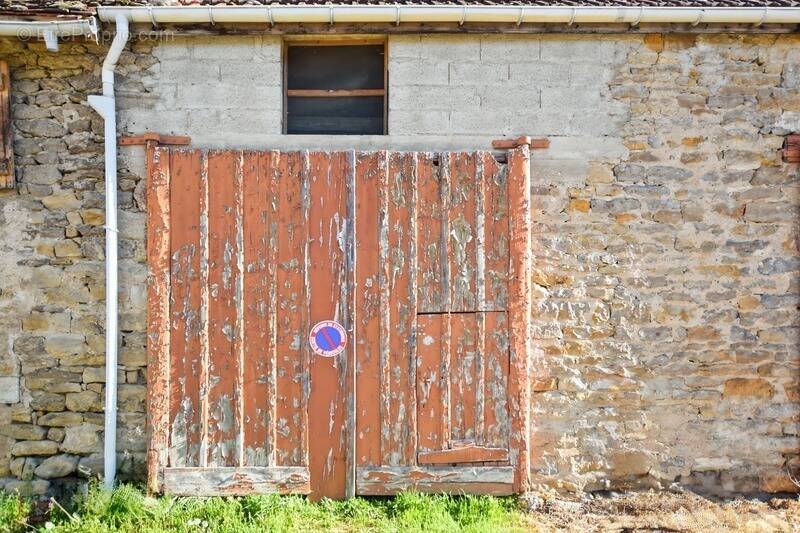 Maison à SAINT-SERNIN-DU-PLAIN