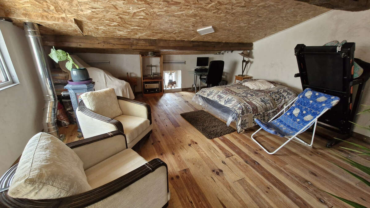 Maison à MORTAGNE-SUR-GIRONDE