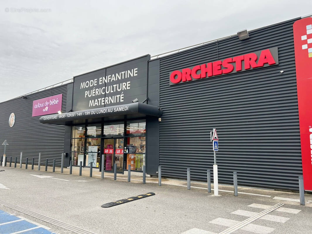 Commerce à BAGNOLS-SUR-CEZE