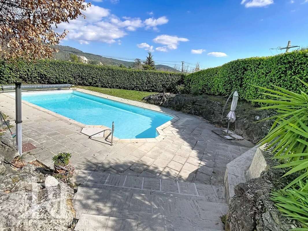 Maison à SAINT-CEZAIRE-SUR-SIAGNE