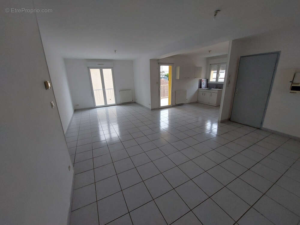 Appartement à VILLIEU-LOYES-MOLLON