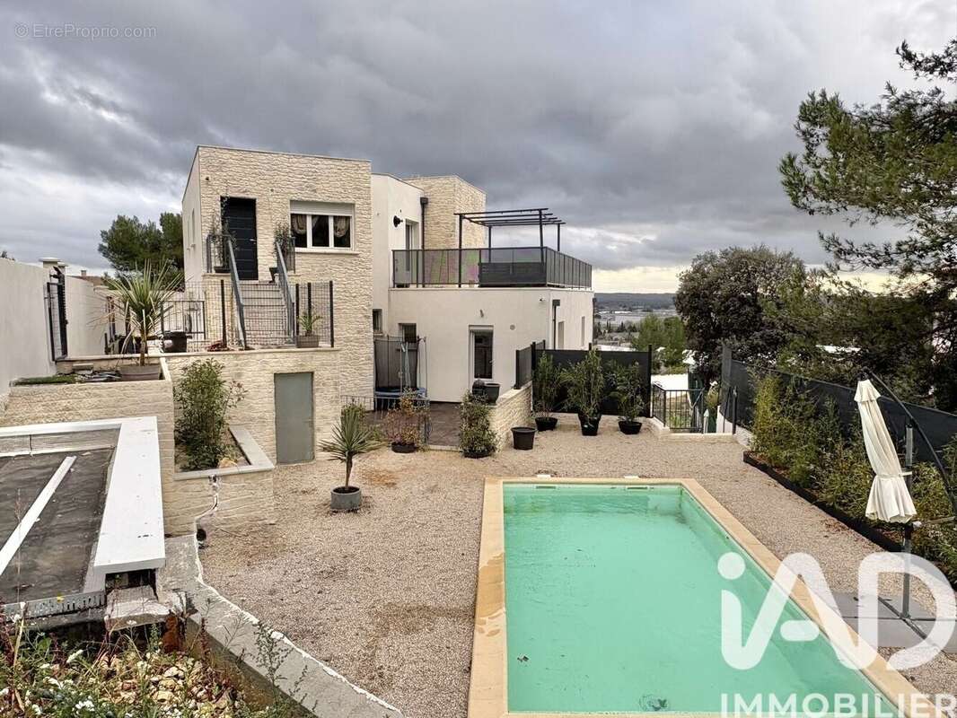 Photo 2 - Maison à NIMES