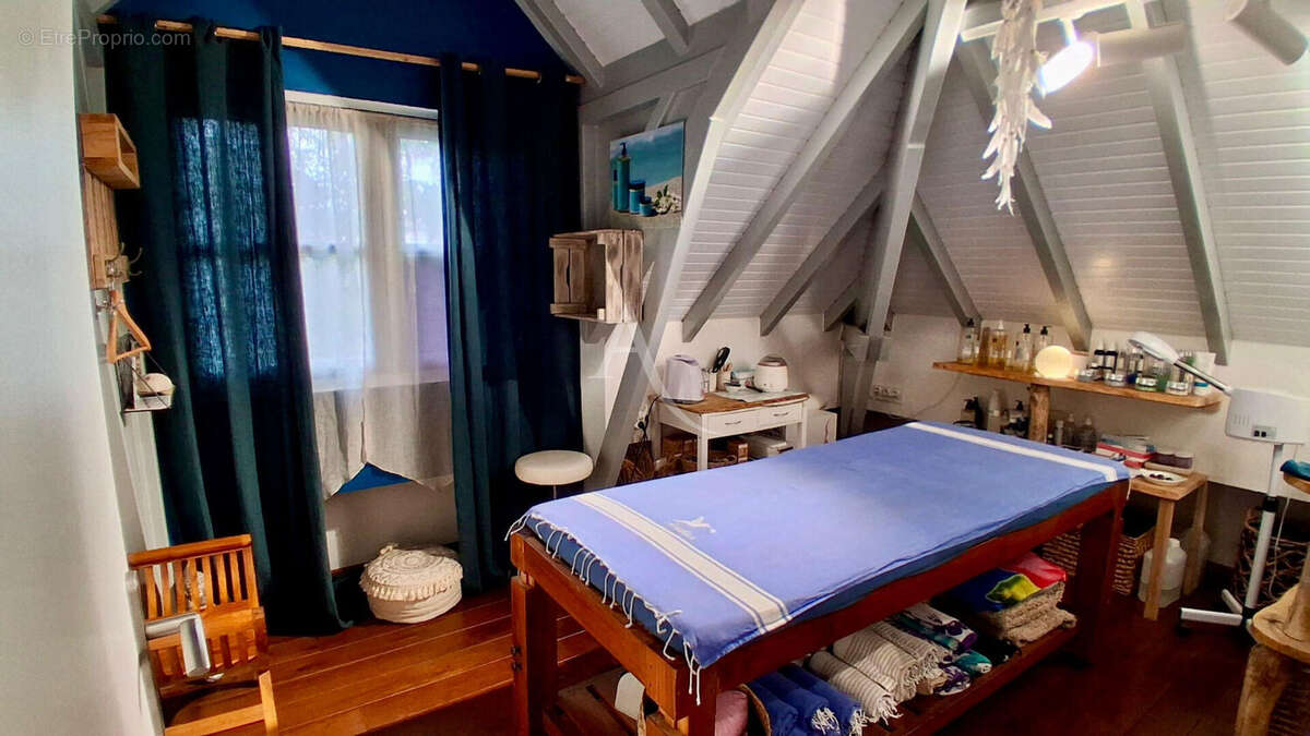 Commerce à LES TROIS-ILETS