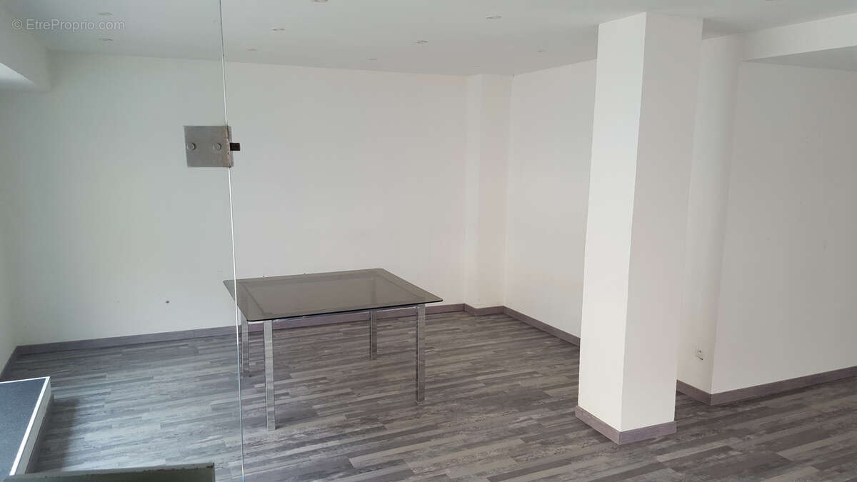 EXCLUSIF DELLE - Centre Ville - Local commercial (Réf VB3611) - photo 2