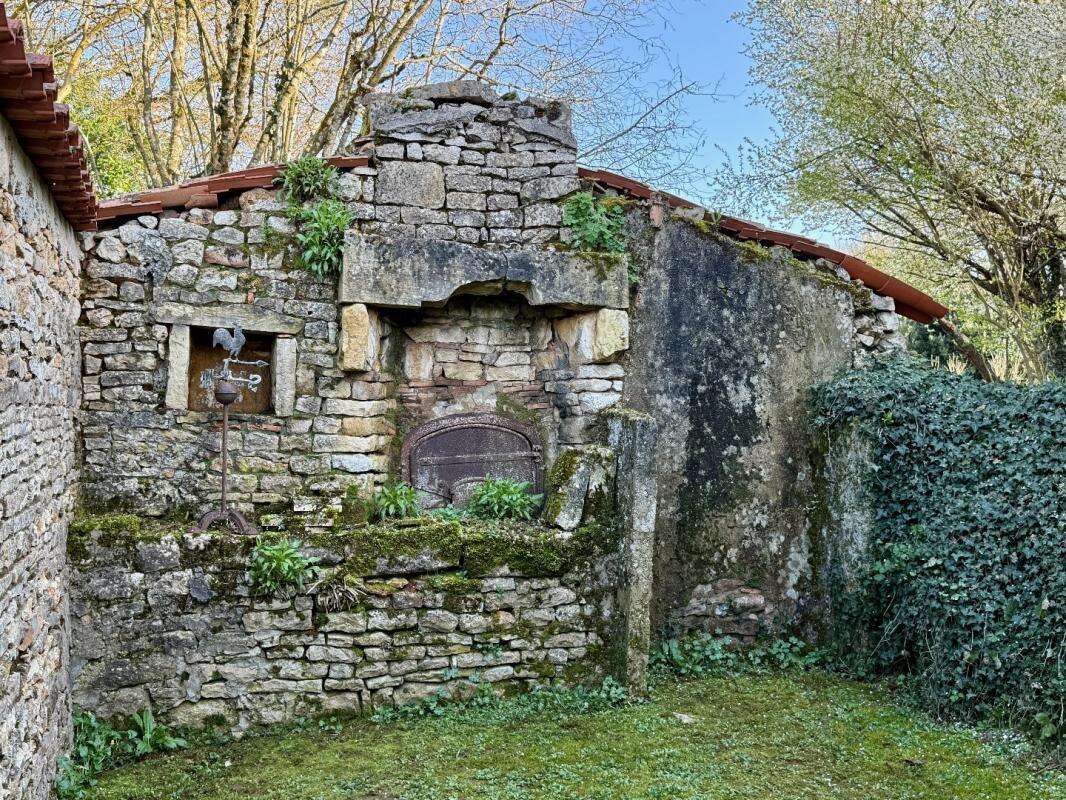 Maison à CLUSSAIS-LA-POMMERAIE