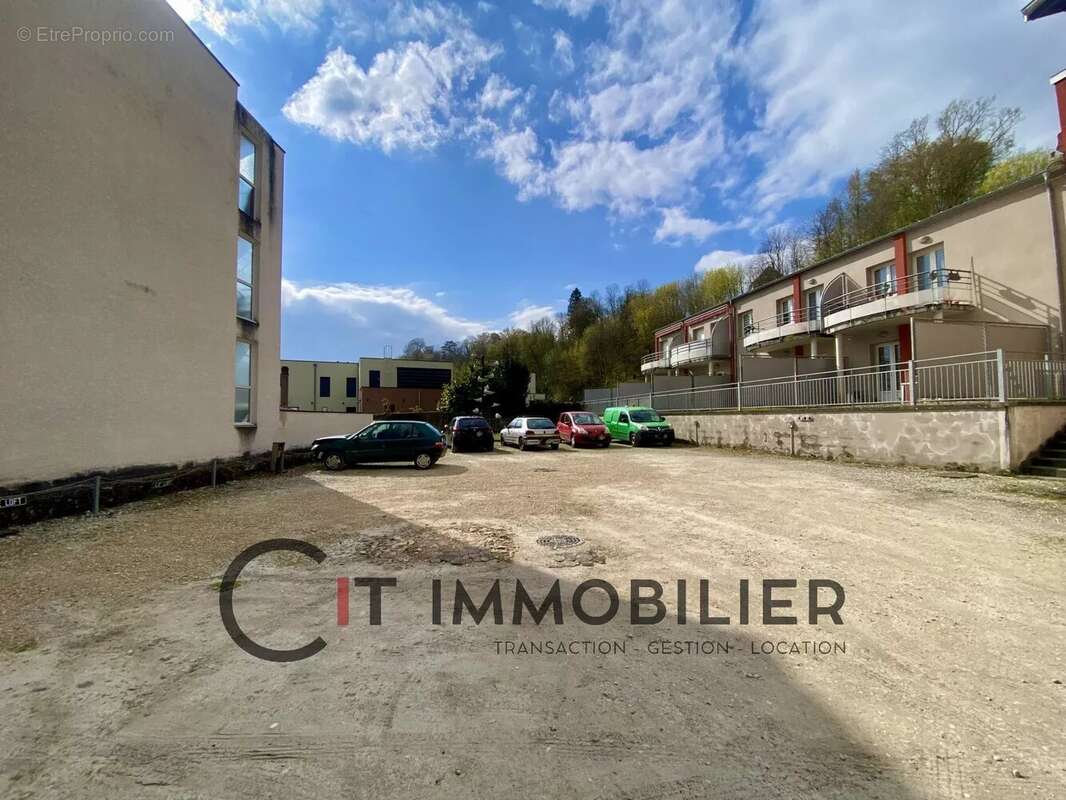 Parking à LE PONT-DE-BEAUVOISIN