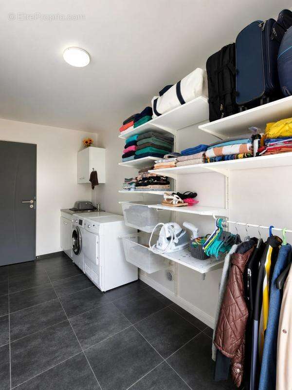 Maison contemporaine de 5 pièces de 176 m² à Montélimar - photo 15