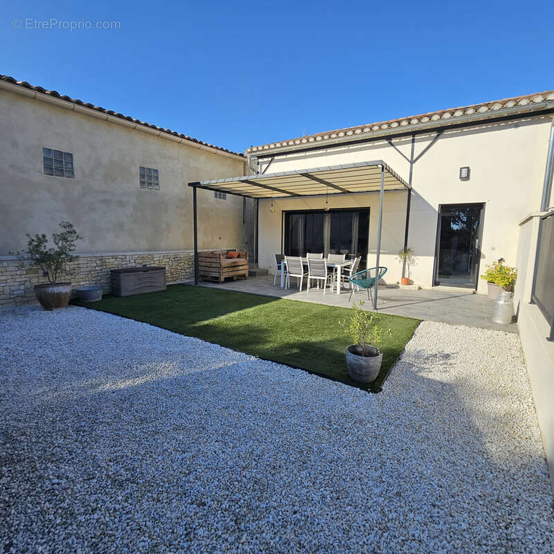 Maison 97 m² à Robion  - photo 5