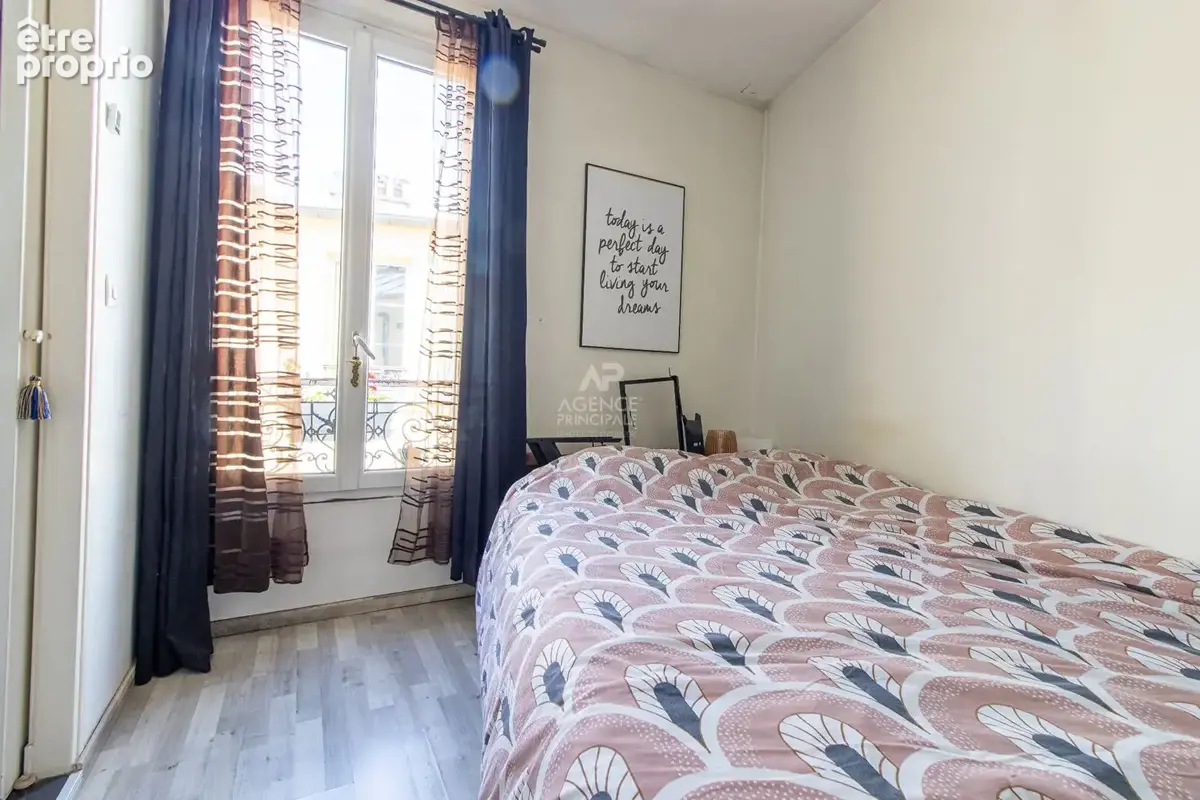 Montmartre au dernier etage - appartement de deux pieces - photo 3