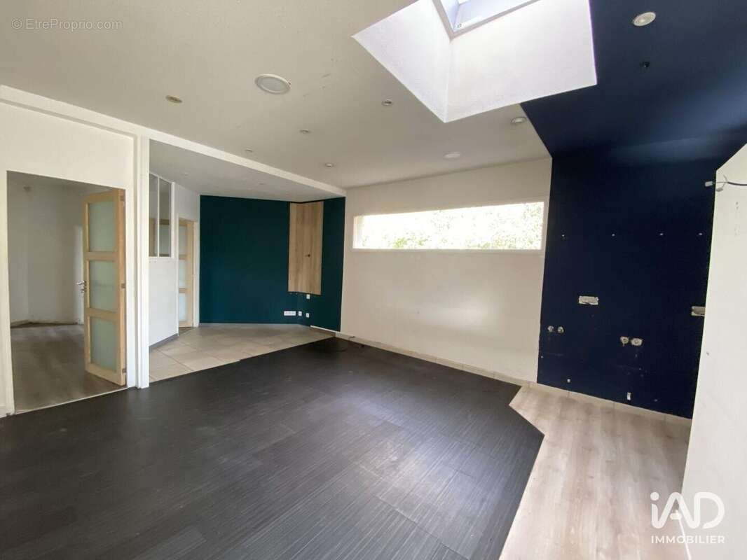 Photo 6 - Commerce à BREUILLET