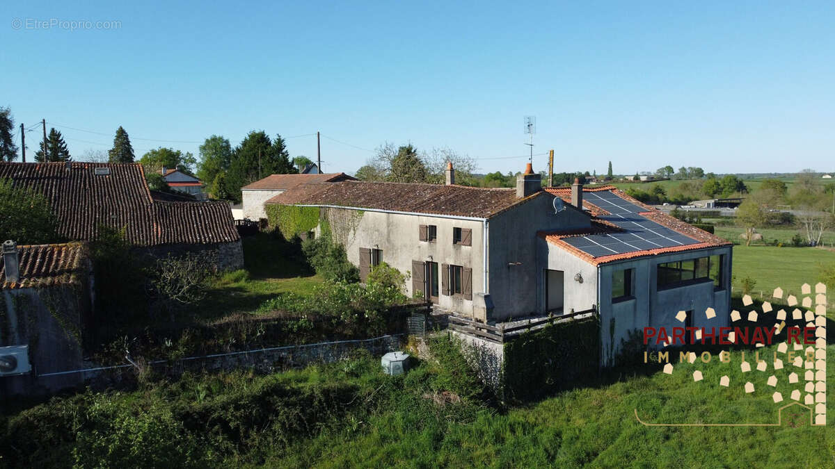 Maison à PARTHENAY