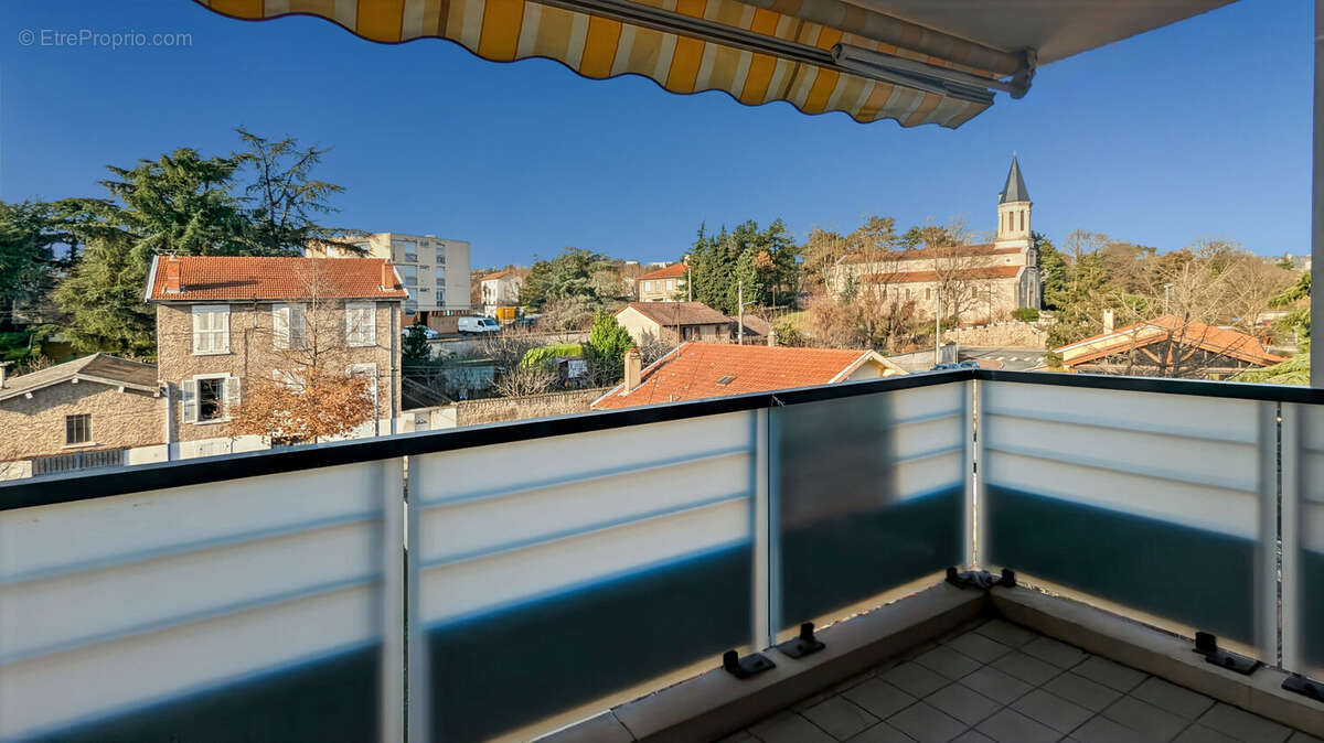 Appartement à PIERRE-BENITE