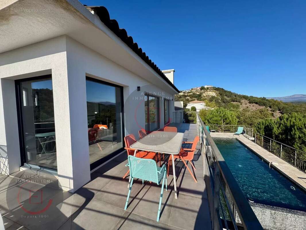 Maison à LES ADRETS-DE-L&#039;ESTEREL