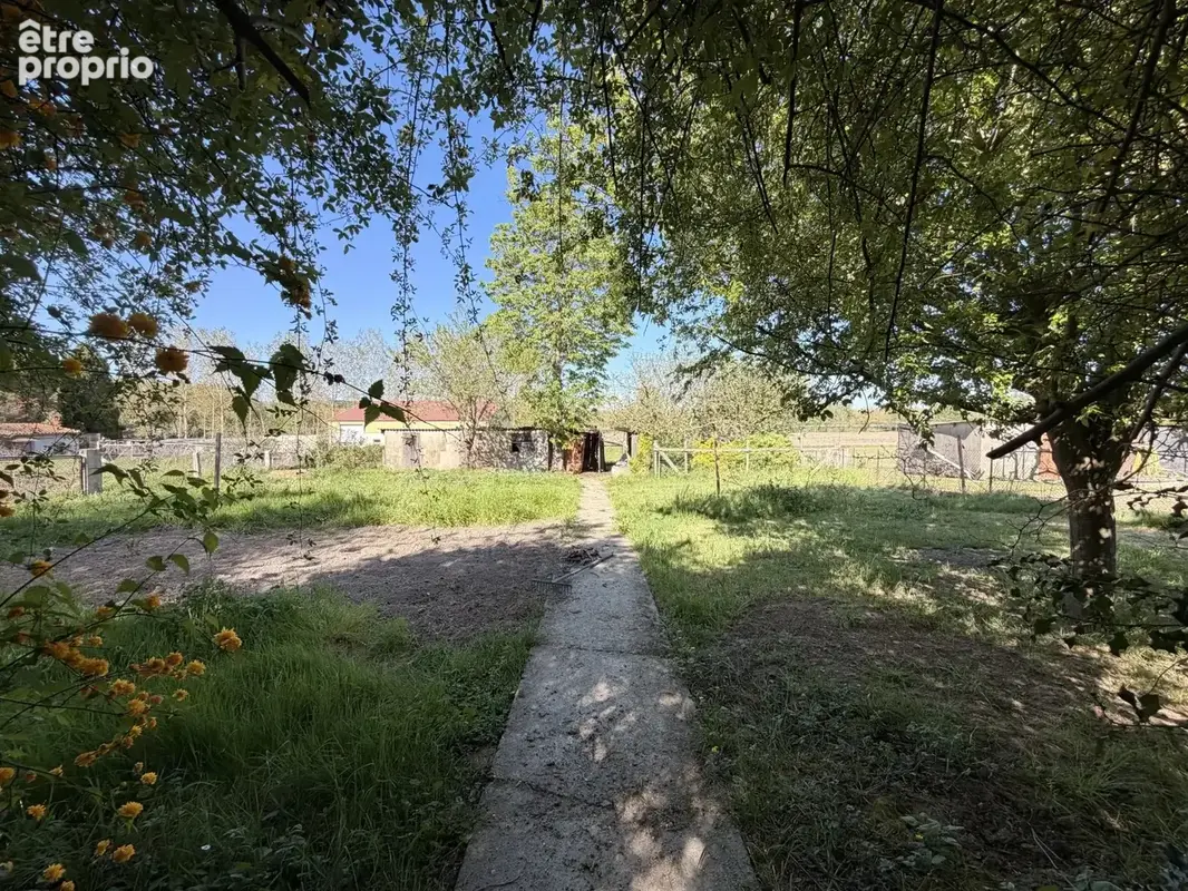 Terrain constructible de 565 M² - photo 3