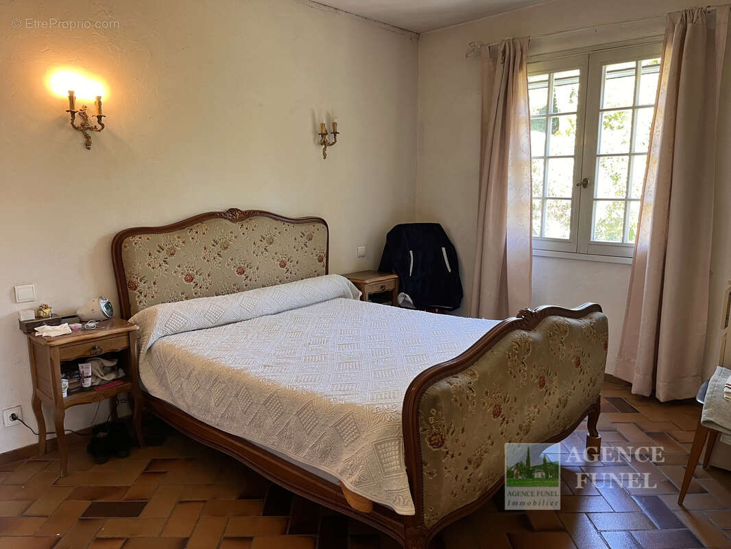 Maison à CHATEAUNEUF-GRASSE