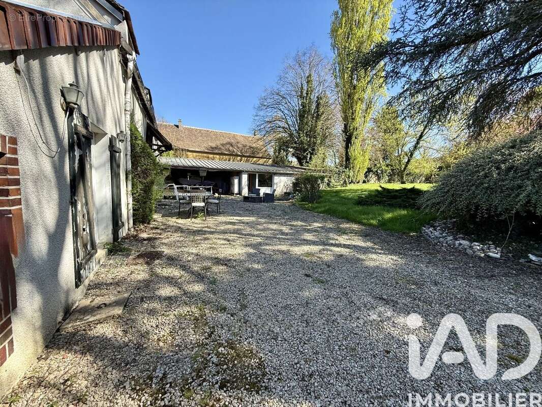 Maison 175 m² à Voisines  - photo 4