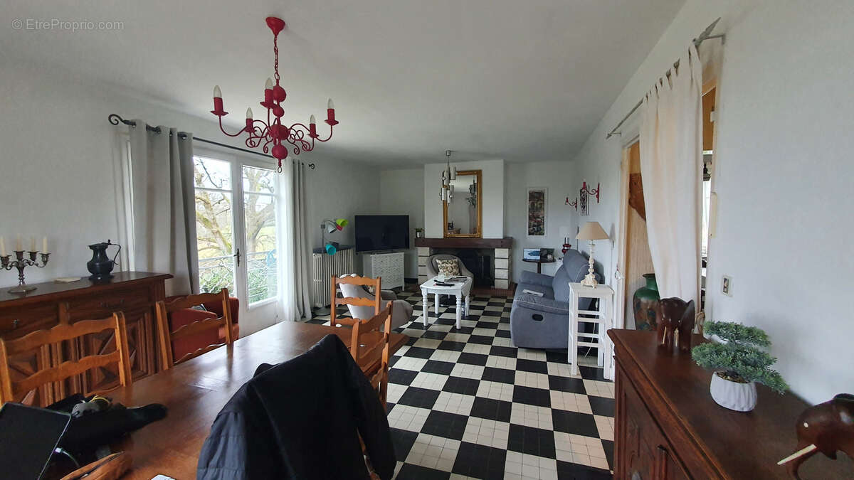 Maison à SAINT-LOUBOUER