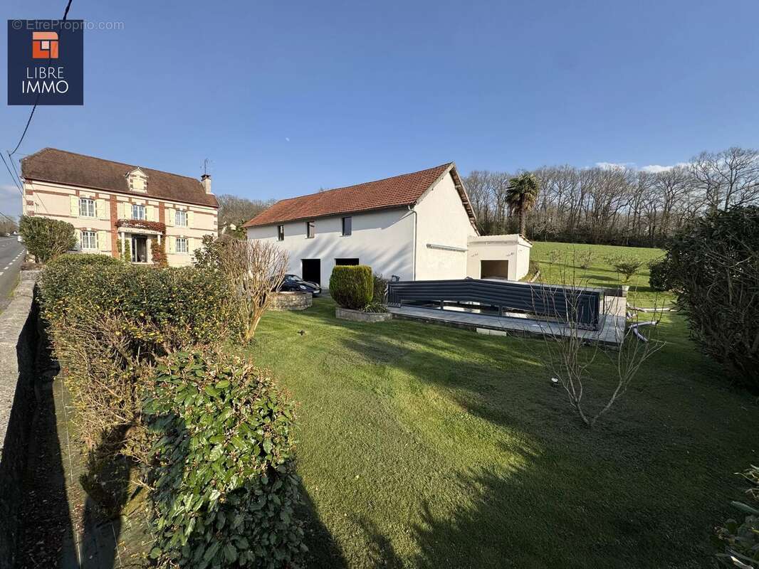Maison à SAUVAGNON