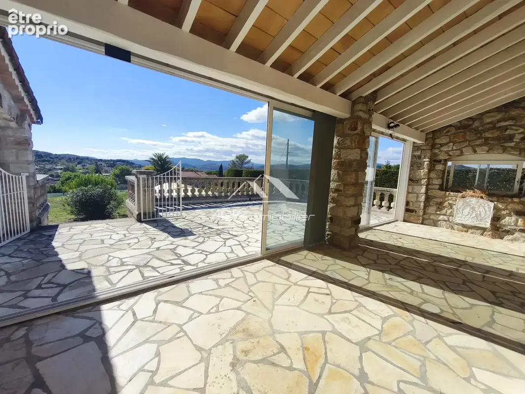 Rousson, propriété avec piscine, vue dégagée, vaste terrain clos de 4208 m², 150 m² habitable, 190 m² d'annexes - photo 8