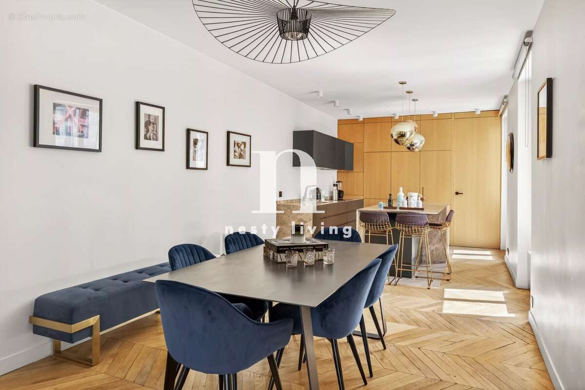 Appartement à PARIS-16E