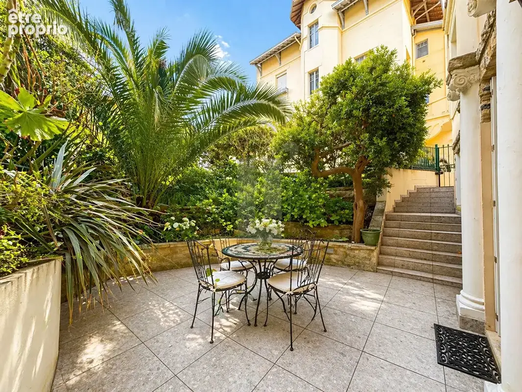 Quartier Impérial, à deux pas de la plage du Miramar : appartement de caractère avec terrasse paysagée privative - photo 1