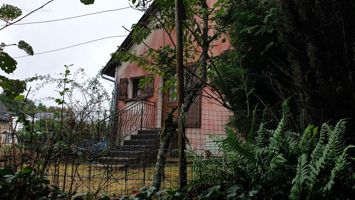 Maison à SAINT-MARTIN-LA-MEANNE