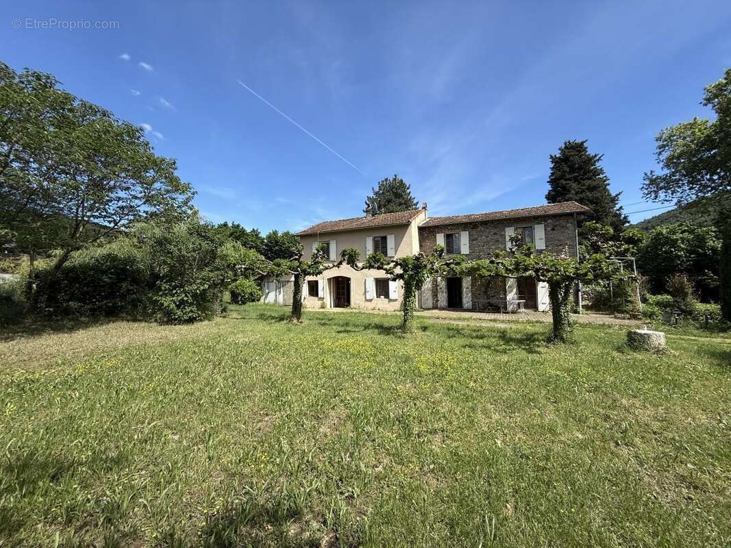Maison à SAINT-LAURENT-DU-PAPE