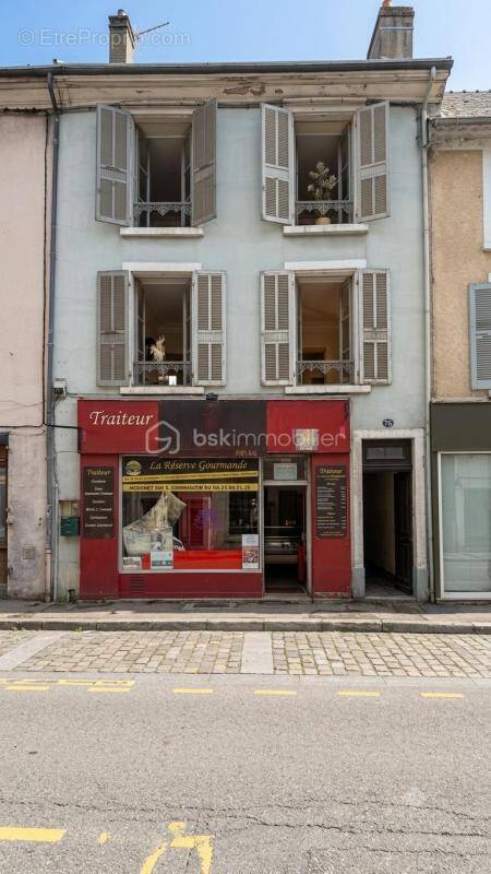 Commerce à LA MURE