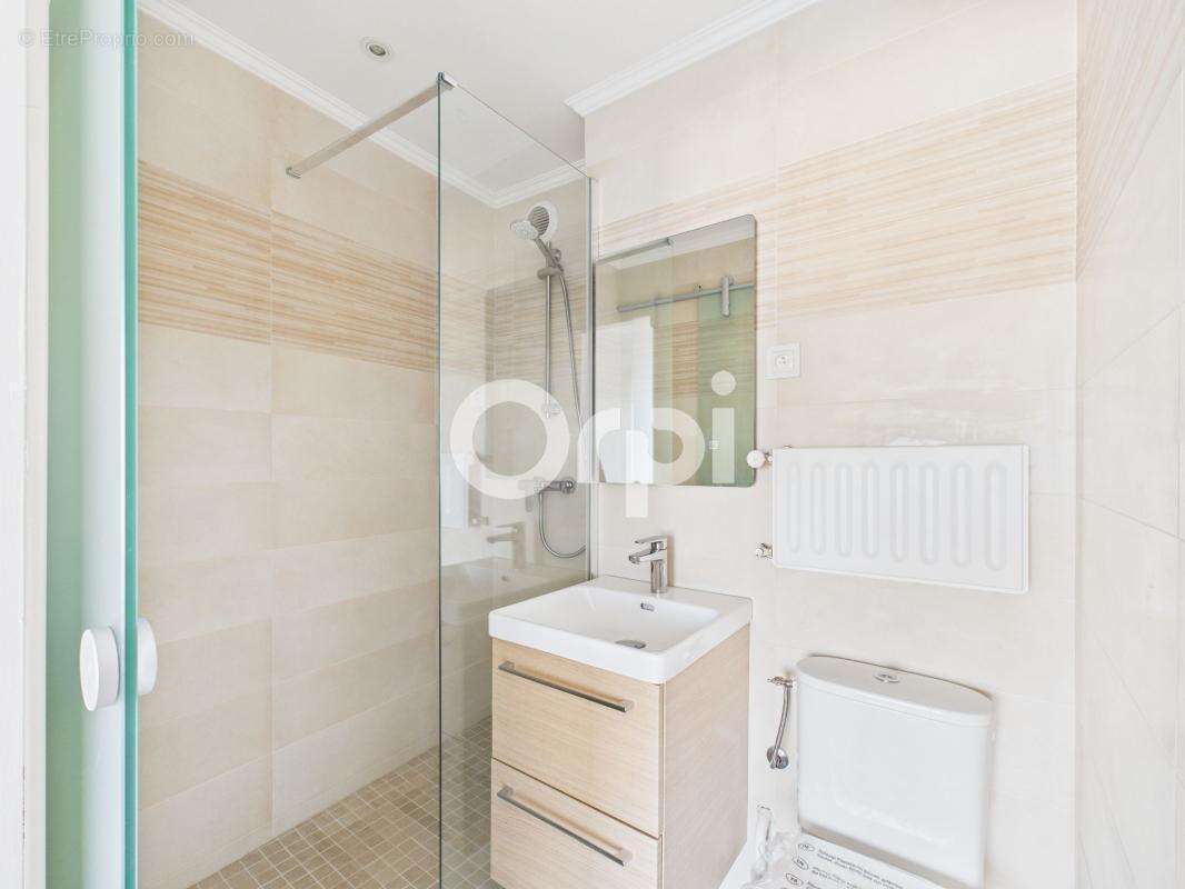 Cannes marina - renove - etage eleve - t4 traversant - orientation sud ouest nord - photo 12