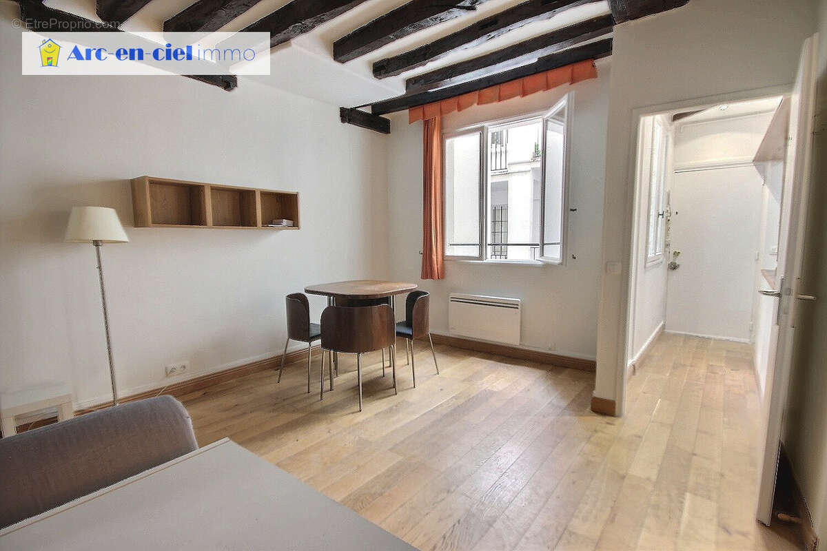 Appartement à PARIS-3E