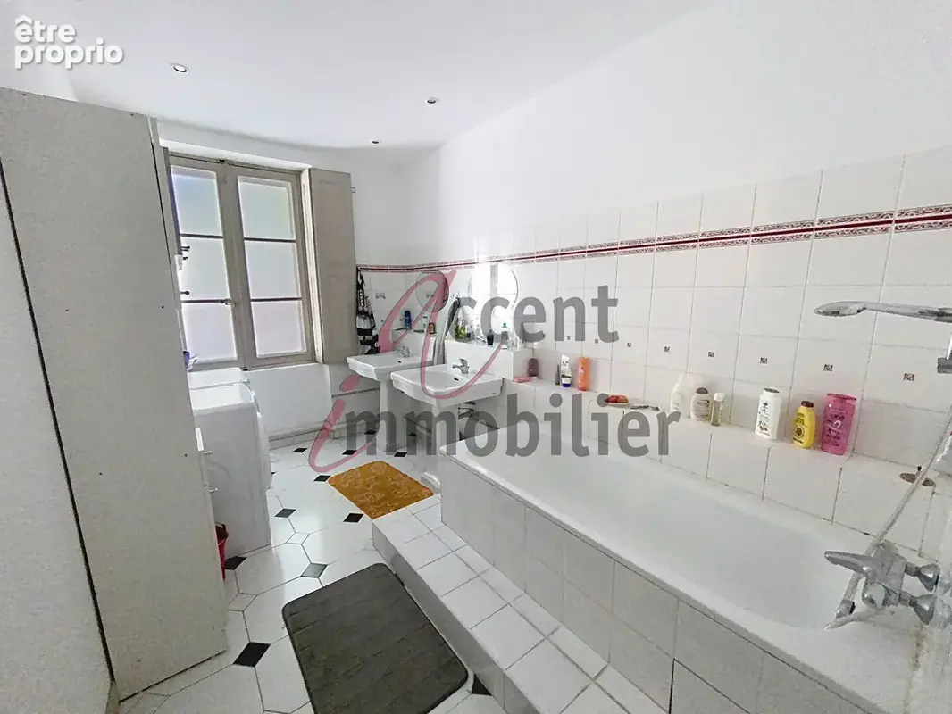 A vendre au coeur du centre historique de Cavaillon appartement T4 au dernier étage avez ascenseur. - photo 6