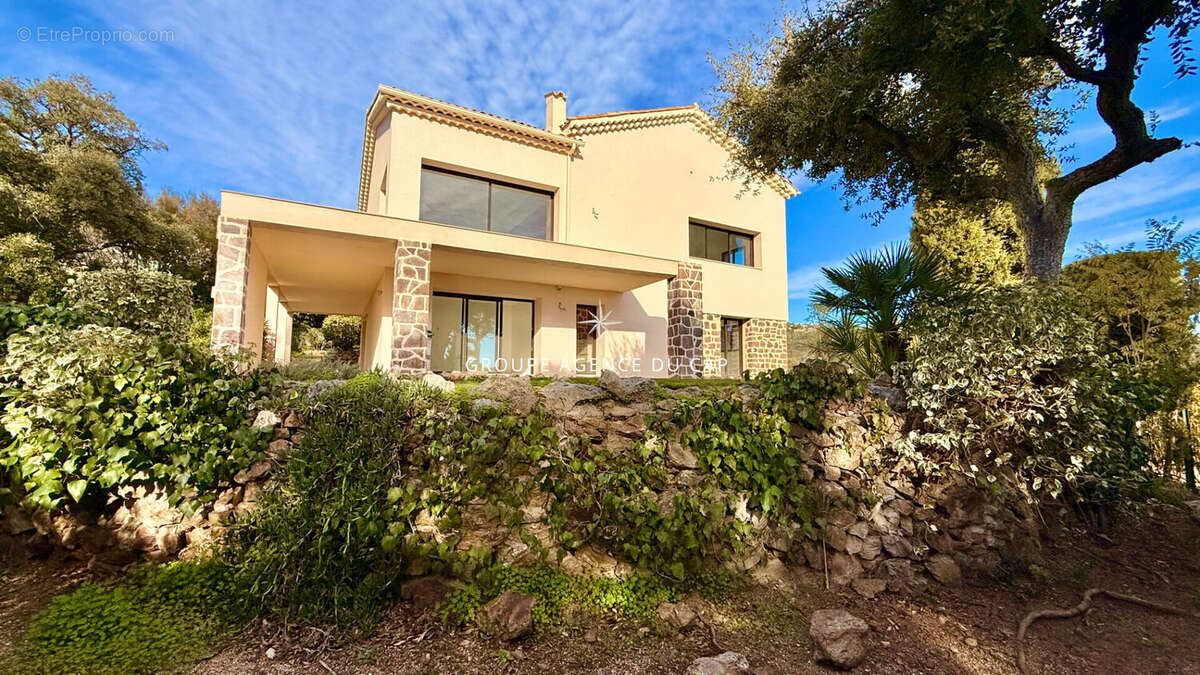 Maison à LES ISSAMBRES