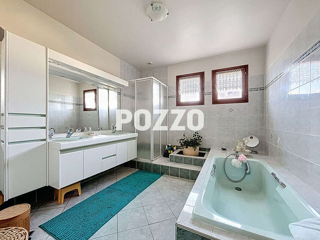 Maison à LINGREVILLE