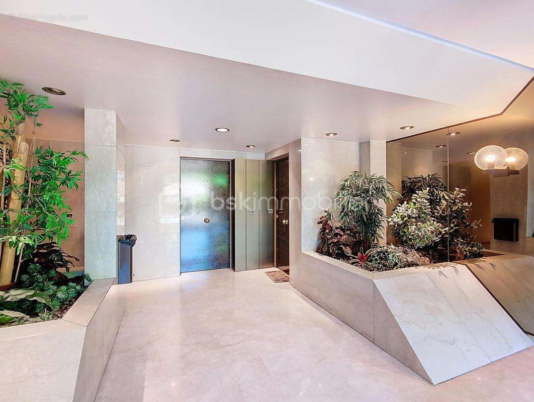 Appartement à MOUGINS