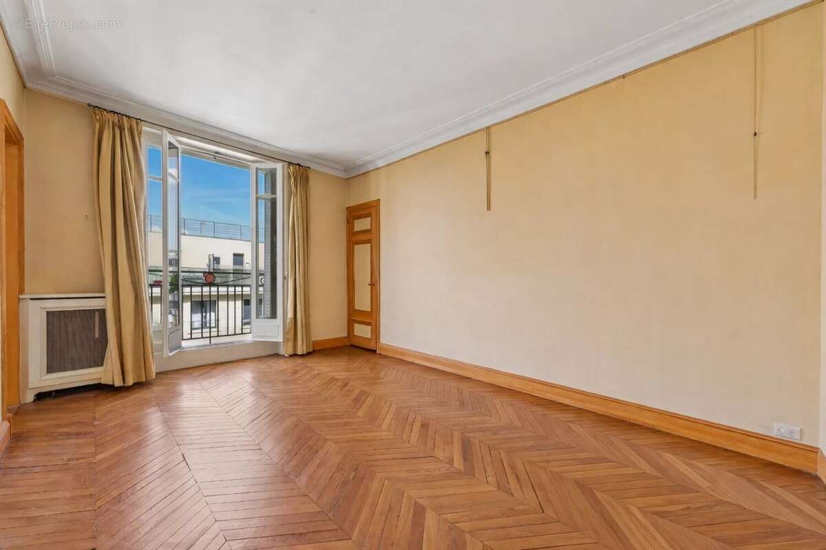 Appartement à NEUILLY-SUR-SEINE