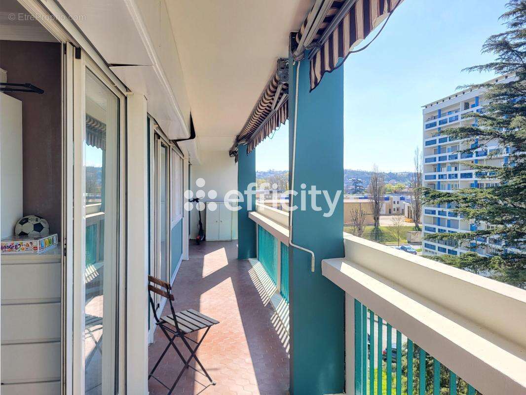 Appartement à PIERRE-BENITE