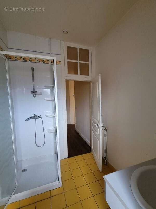 Maison à SAINT-LEONARD-DE-NOBLAT