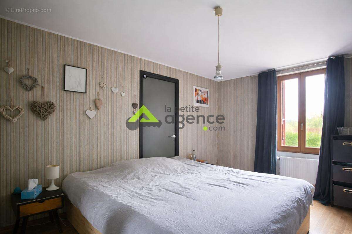 Maison à SAINT-YRIEIX-LA-MONTAGNE