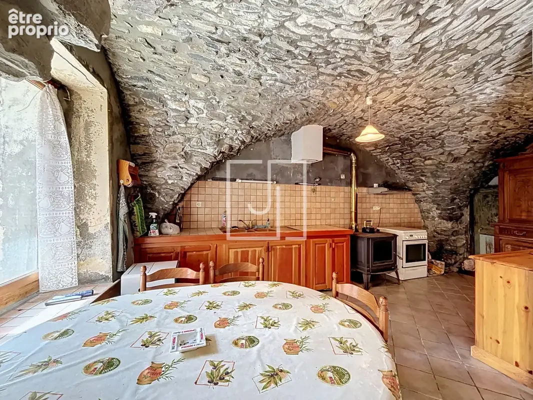 Maison de village avec combles aménageables   Hameau des Sanières à Jausiers - photo 7