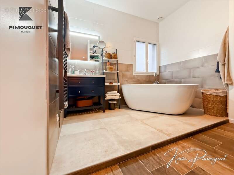 Maison à SAINT-MAGNE-DE-CASTILLON