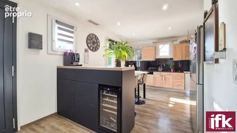 Maison plain-pied de 205 m² sur 13,52 ares avec piscine et double garage – DPE B - photo 6