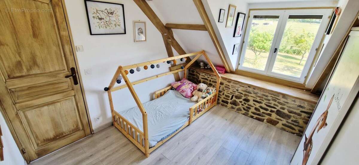  Coup de cœur à la campagne – Belle maison familiale 6 pièces de 140 m² avec véranda chauffée, dépendances, garages et jardin - photo 19