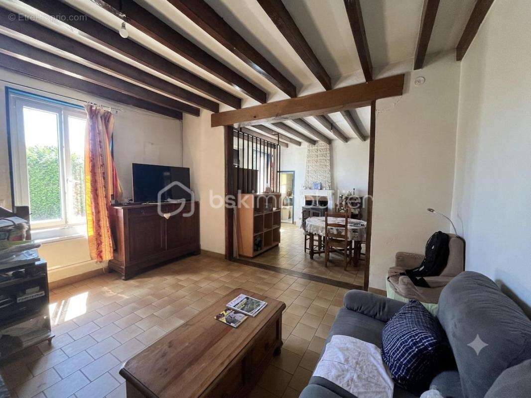 Coup de cœur : maison de 1940 en lisière de forêt, à deux pas d’un étang, sur 8 931m² de terrain avec dépendances - photo 4