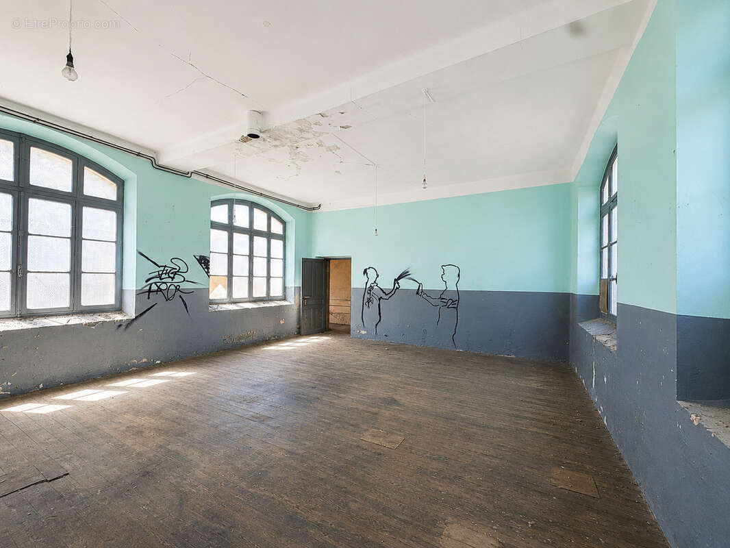 Un lieu unique à réinventer   Ancienne école de village - photo 3
