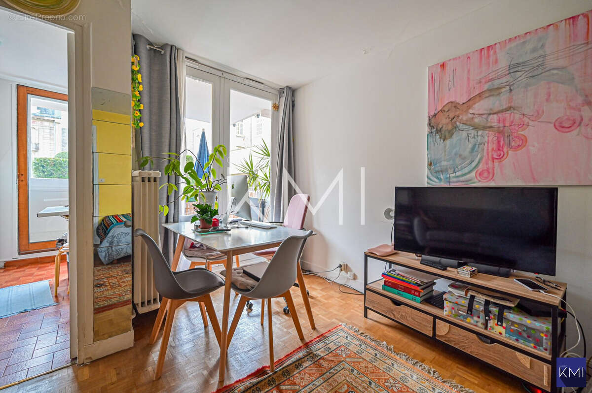 Appartement à PARIS-20E